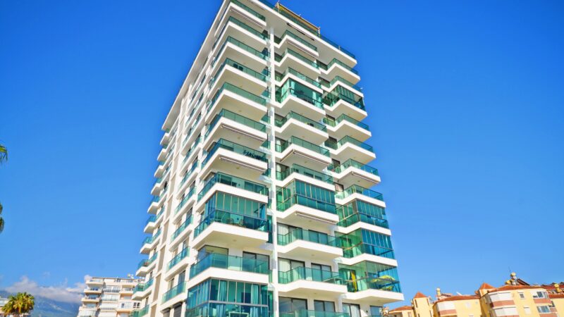 Luxurious apartment in Alanya on the first line, overlooking the sea and mountains